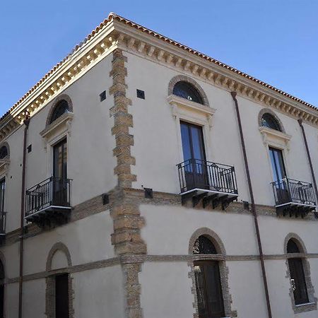 Hotel Palazzo Fortunato Сант'Агата-ді-Мілітелло Екстер'єр фото